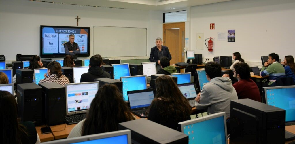 https://salaprensa.ceuandalucia.es/wp-content/uploads/2023/03/DSC_0413-1024x500.jpg